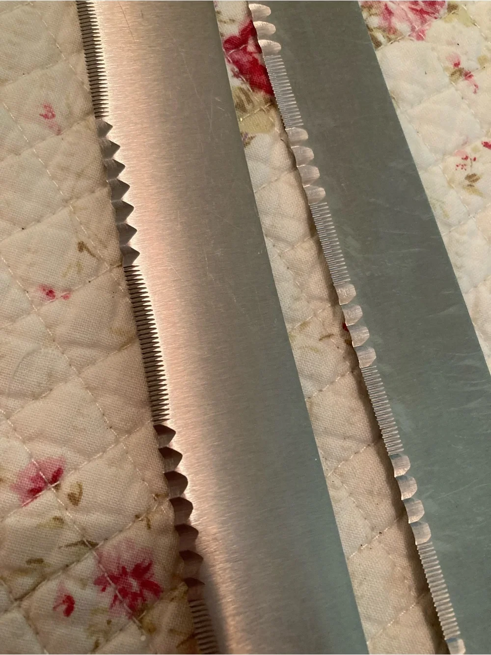 S/2 Vintage Farberware Serrated Kitchen Knives